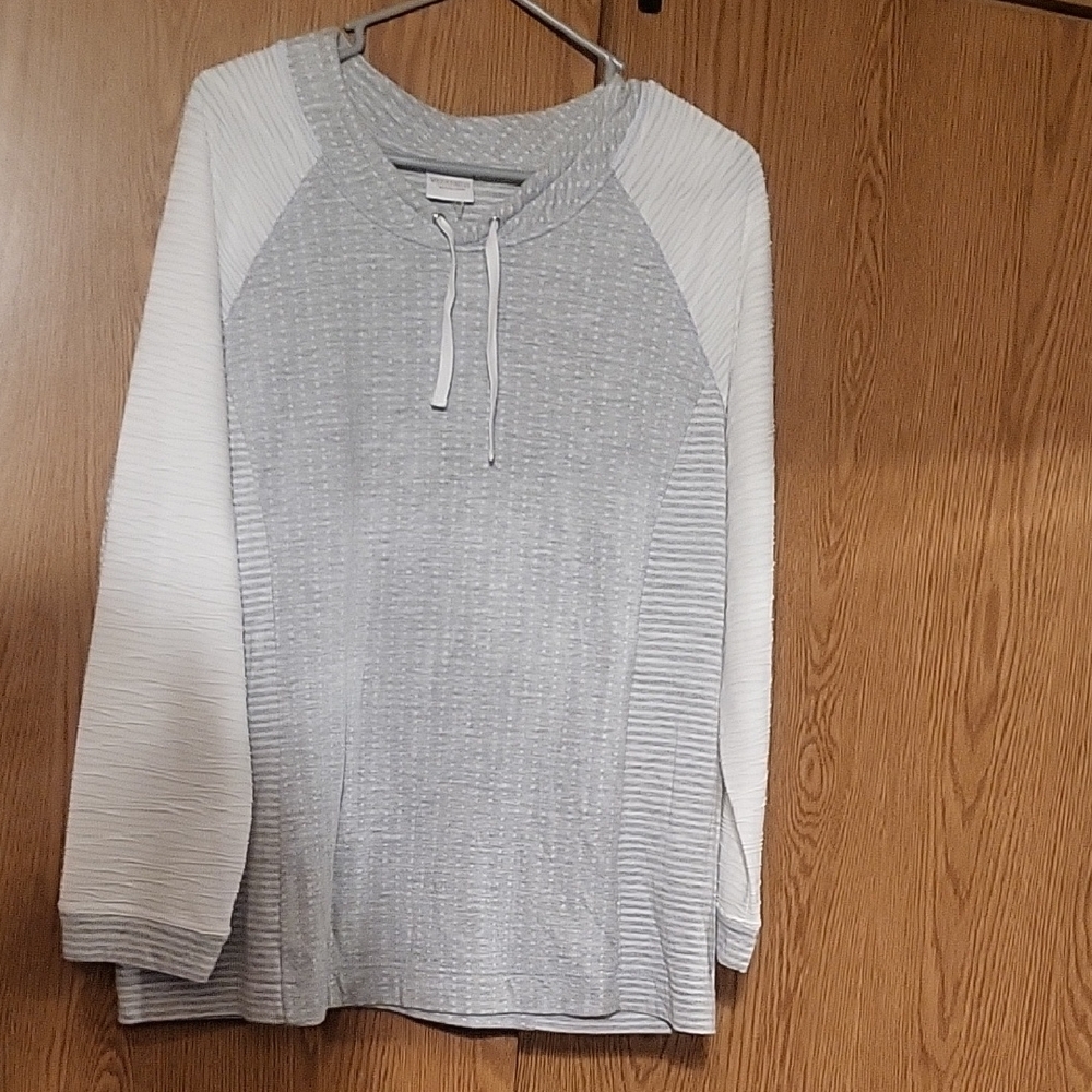 Chico's Gray and White Sweatshirt